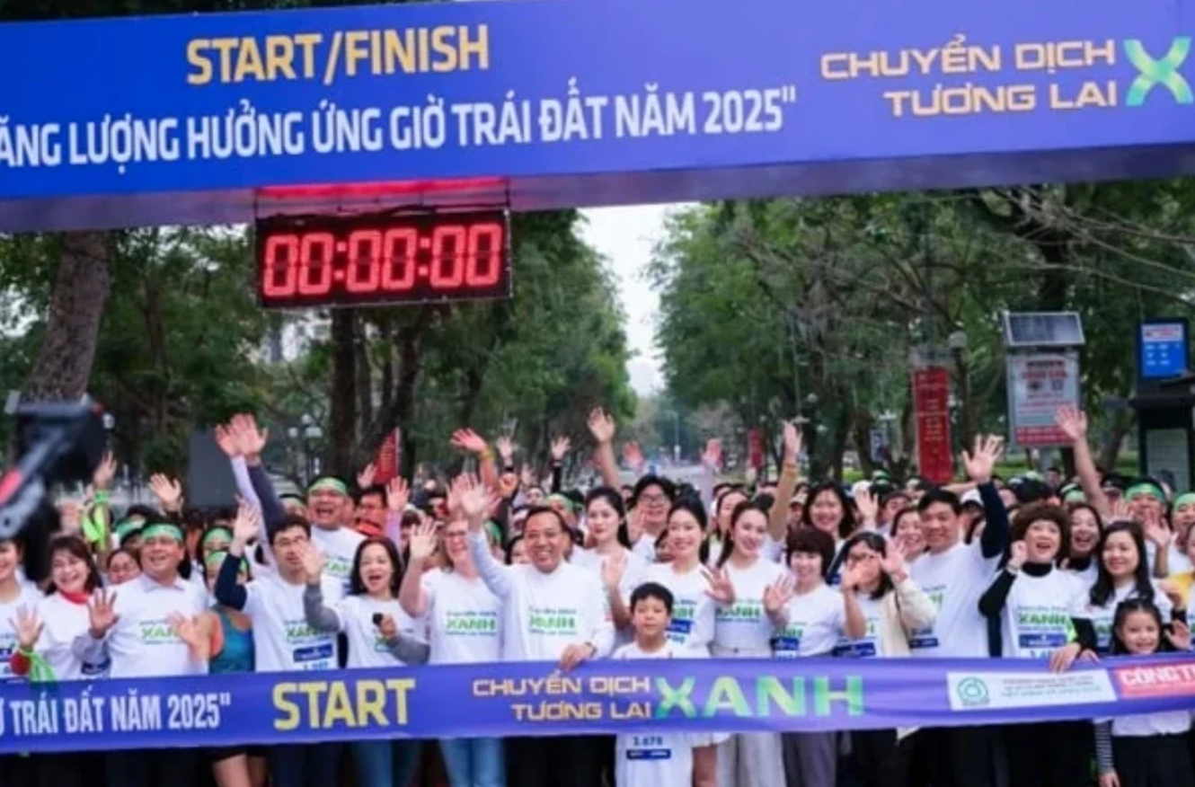 Over 2,000 people attend the Earth Hour launch event in Hanoi